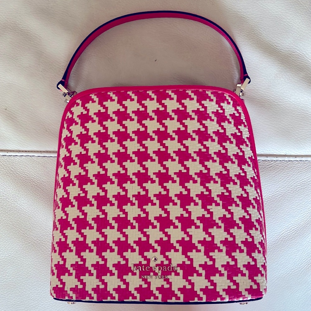 Kate Spade Pink and White Houndstooth Bucket Bag w Crossbody Strap BRAND NEW